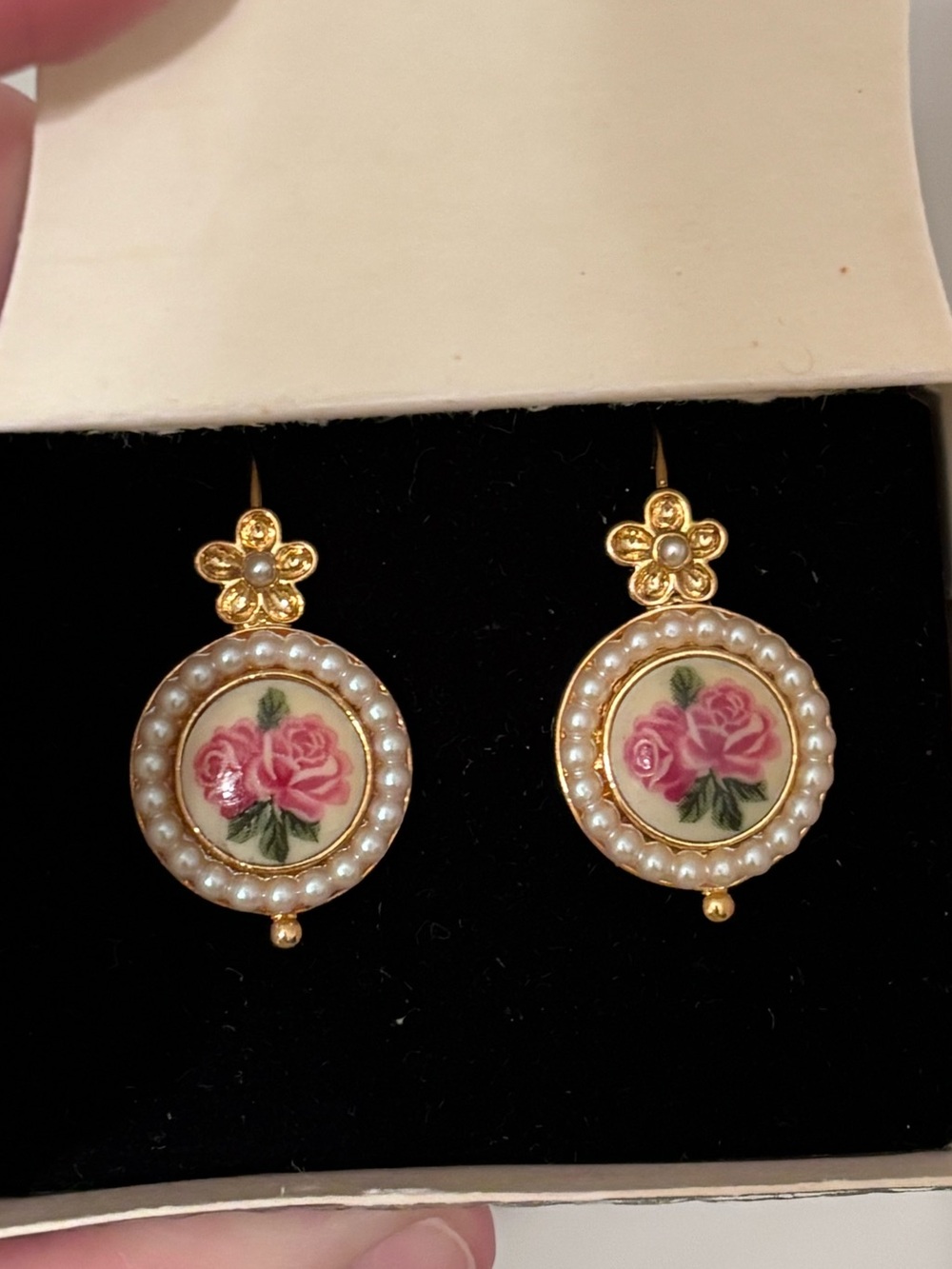 Avon Vintage Gold-Tone Pink Rose and Pearl Medallion Drop Earrings New in box